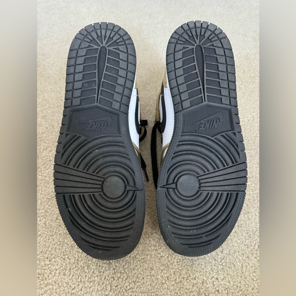 Nike Air Jordan 1 Mid Special Edition in “Metallic Gold”. - Picture 5 of 8